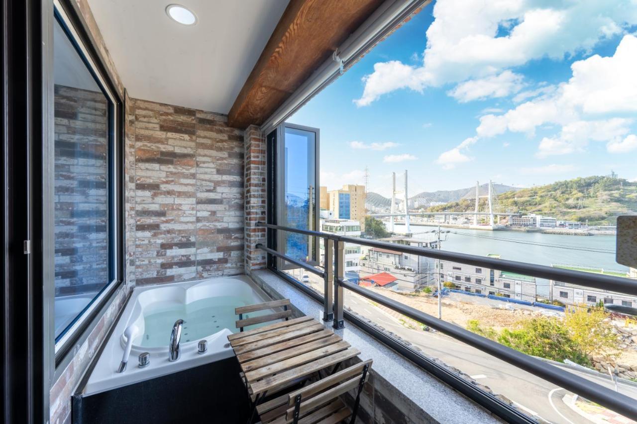 Yeosu View Foret Pension Exteriör bild