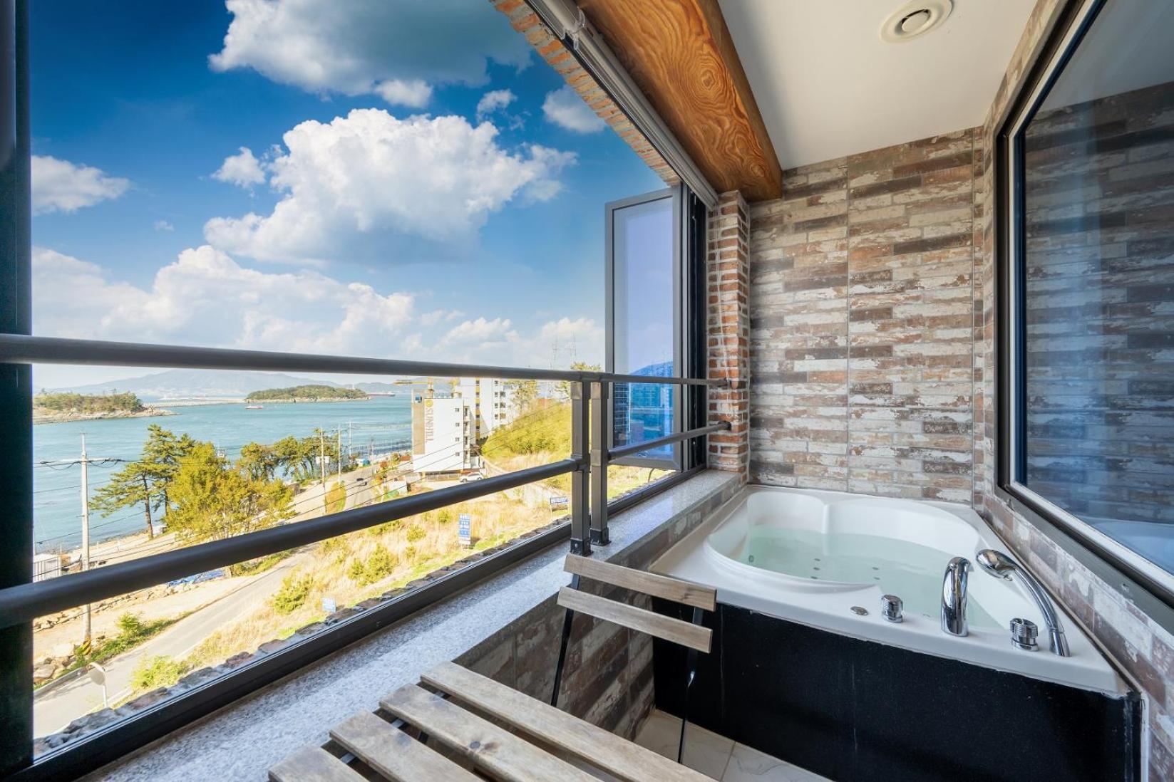 Yeosu View Foret Pension Exteriör bild