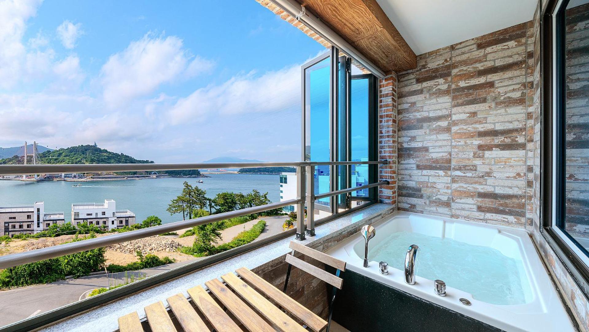 Yeosu View Foret Pension Exteriör bild
