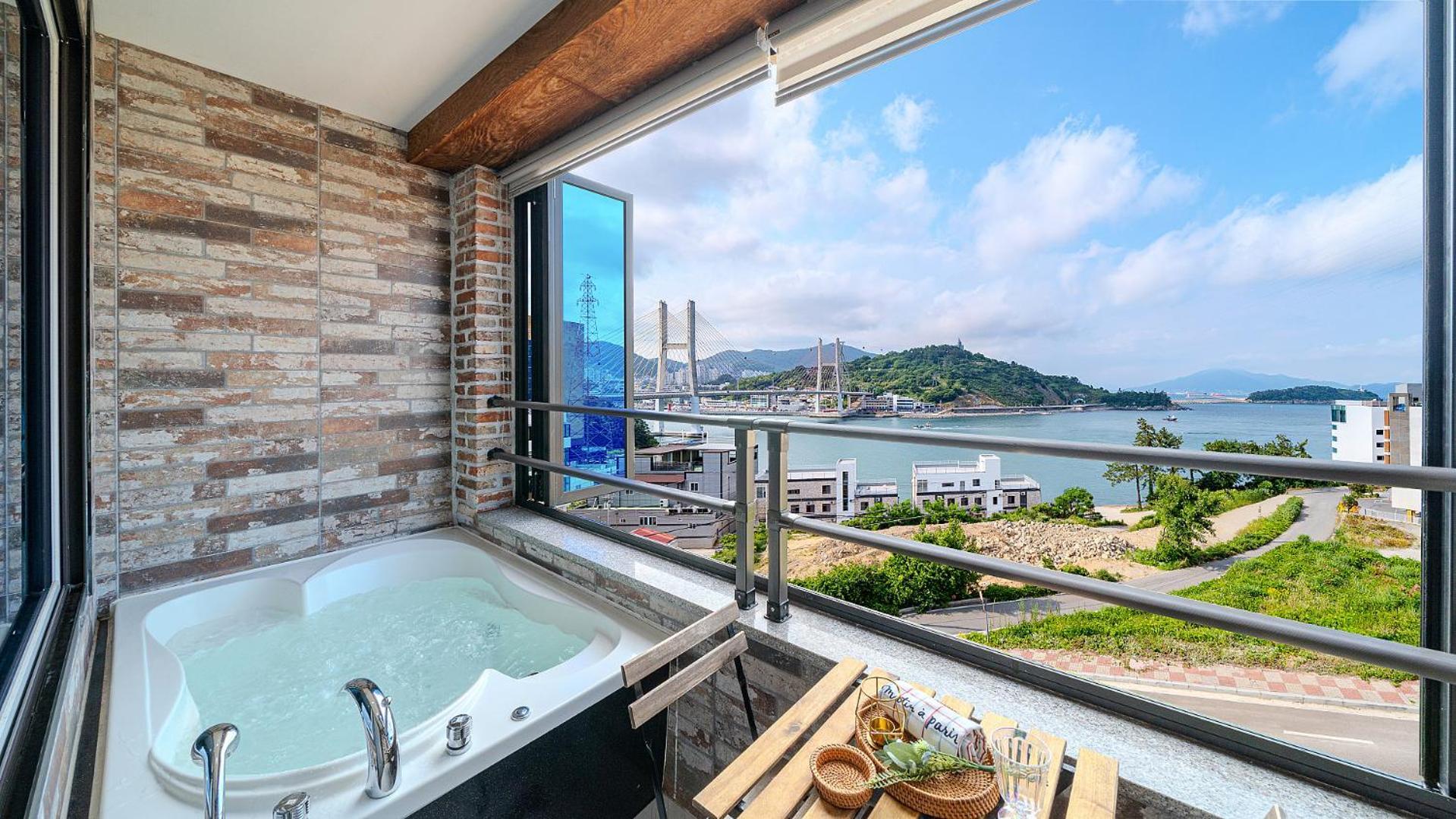 Yeosu View Foret Pension Exteriör bild
