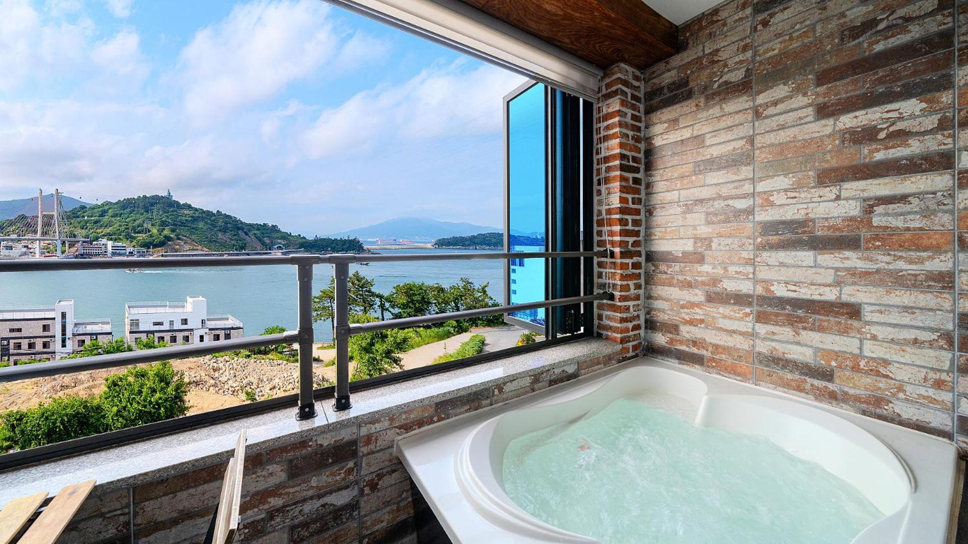 Yeosu View Foret Pension Exteriör bild